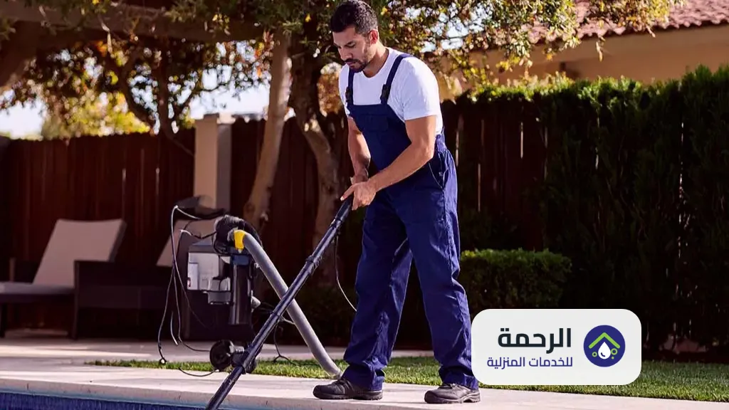 تنظيف المسابح البلاستيكية